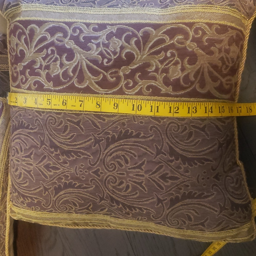Elegant Croscill Brand Reversable Accent Pillow Set 17"x17"See Pics For Colors - Picture 5 of 5
